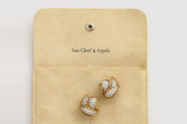 elegant van cleef and arpels foliate design earrings