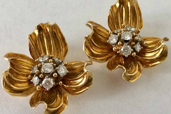 dogwood flower gold diamond earrings