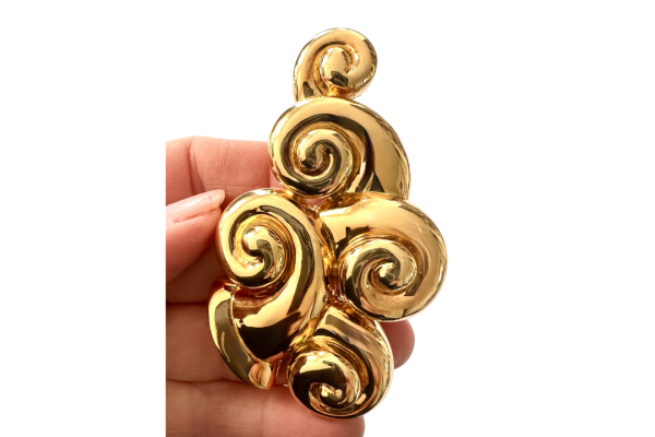 Fabulous Suzanne Belperron Coquille Brooch